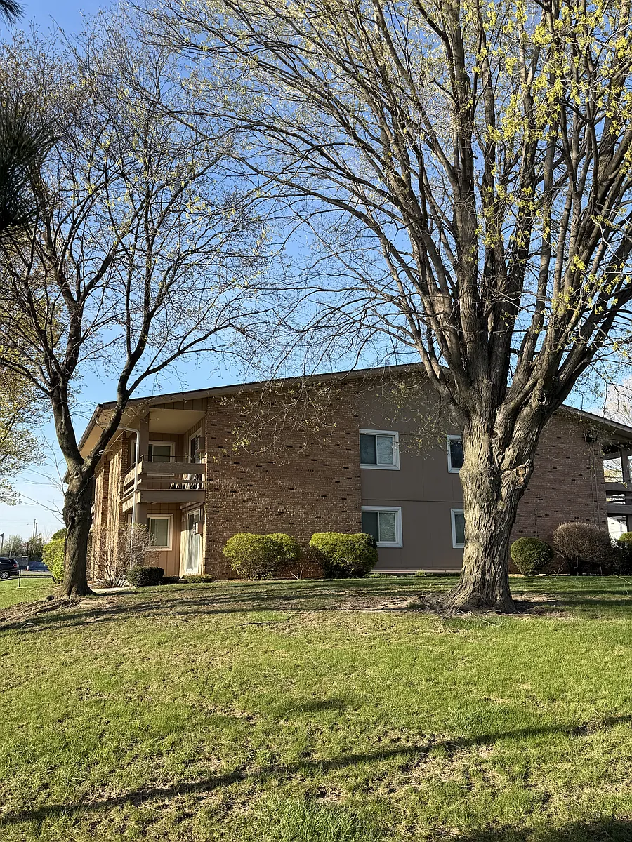 SOUTH SIDE OF BUILDING - 5530 N 76th St #8