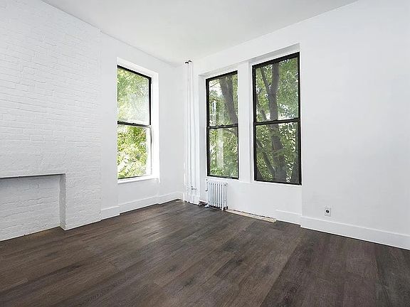 3rd image of 195 Franklin St APT 2R