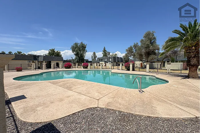 3202 W Loma Ln #2 — Photo 5