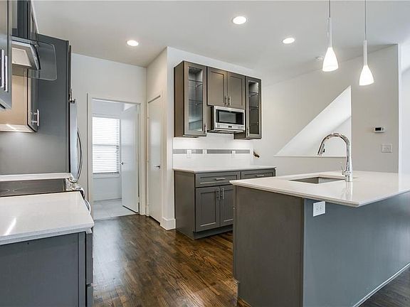 2nd image of 3212 Lee St #5