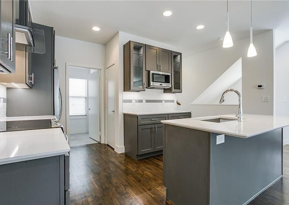 1st image of 3212 Lee St #6