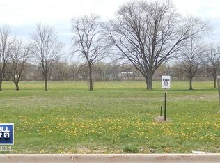 308 Merry Oaks Dr, Sycamore, IL 60178