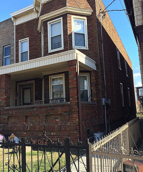 2nd image of 133 Bay 14th St