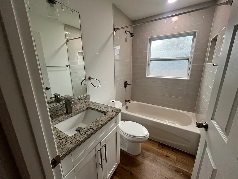 2101 Queensboro Ave S — Photo 9