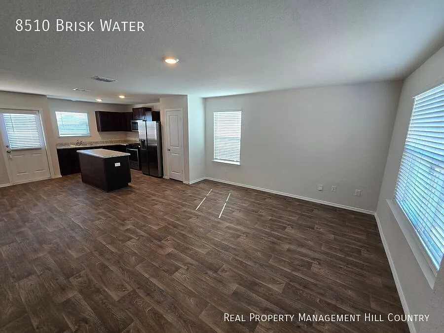 3 Bed / 2.5 Bath with Kitchen Island, Stainless Steel Appliances, and Spacious Backyard — Photo 2