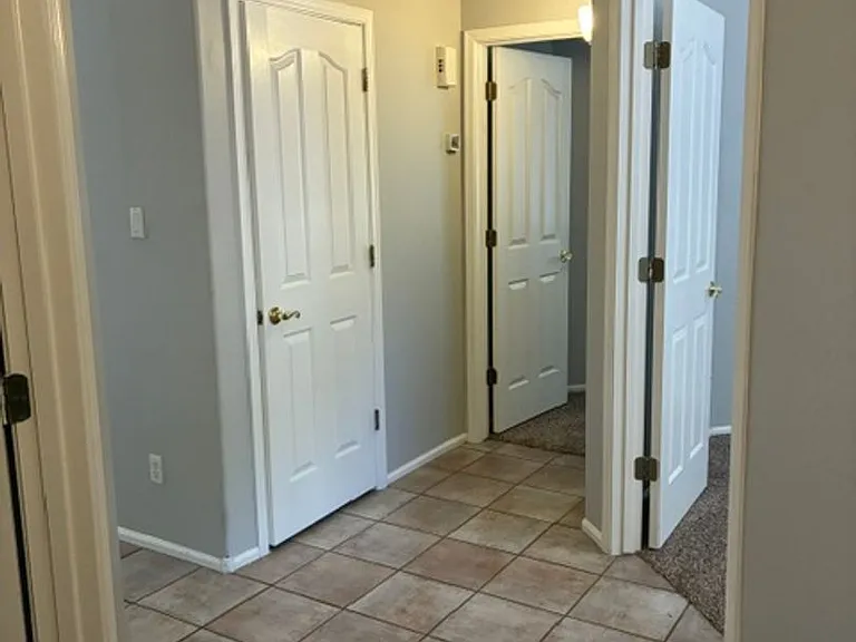 529 E Cantebria Dr — Photo 18