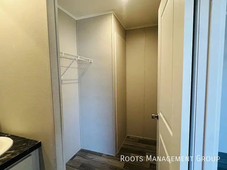 E9 Meadows Ct #E9 — Photo 5