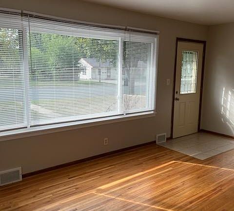4th image of 719 Sommerville St S Suite A