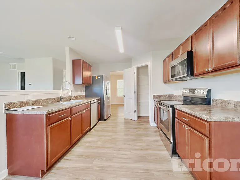 4114 Vershire Ave — Photo 6