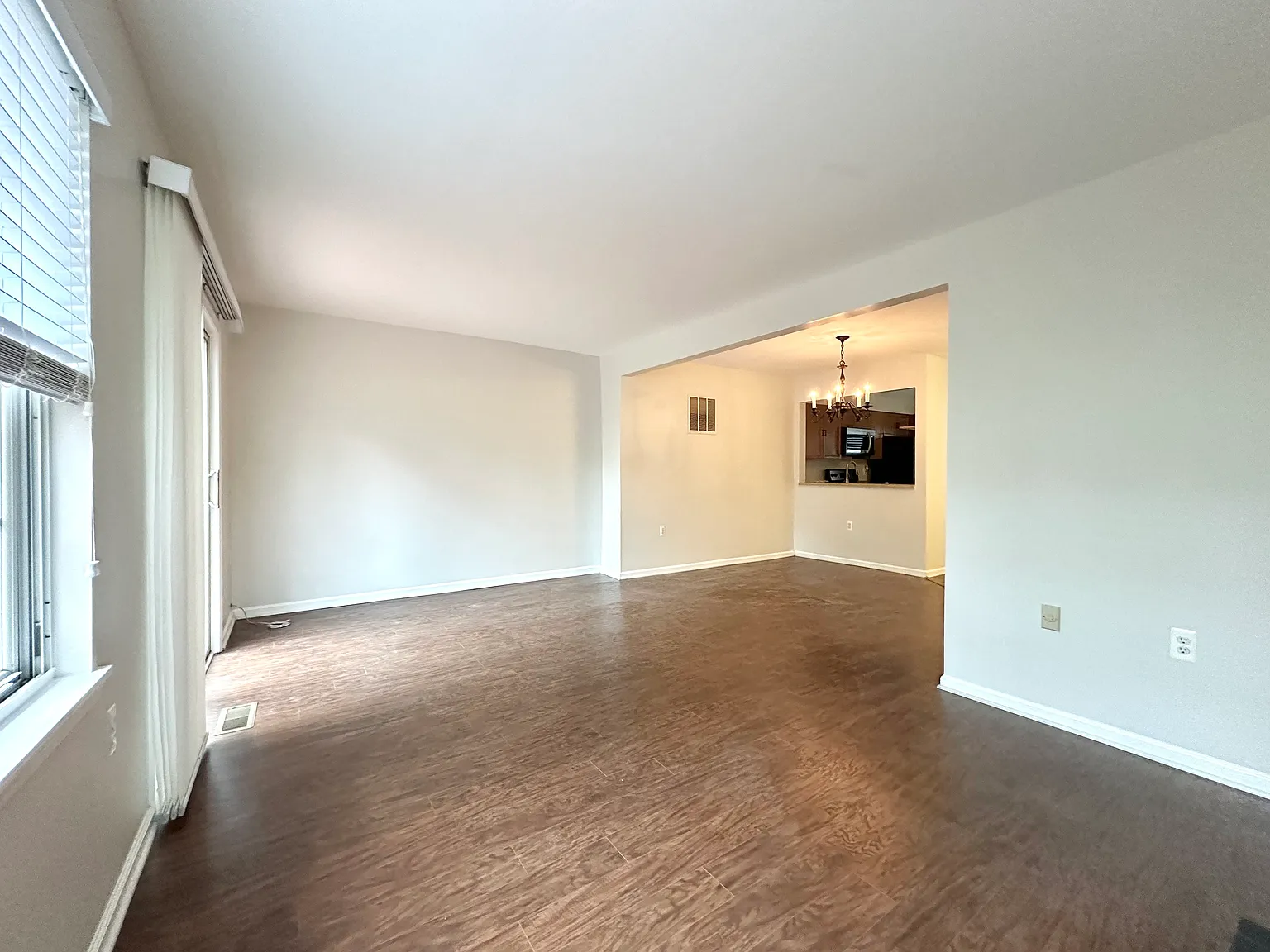 3 bed, 1244 sqft, $3,300 — Photo 4