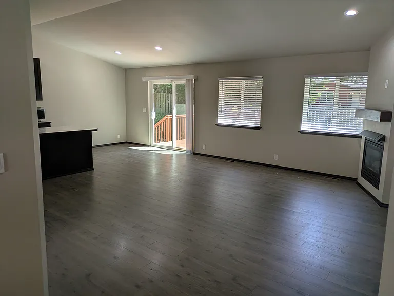 1025 Loganberry Ln — Photo 4