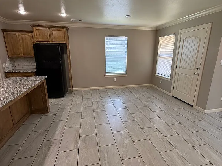 9004-9006 Sandra Way — Photo 21