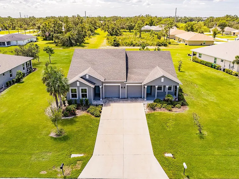 1146 Oceanic Rd — Photo 32