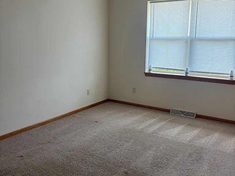 514 N Westmount Dr #4 — Photo 22