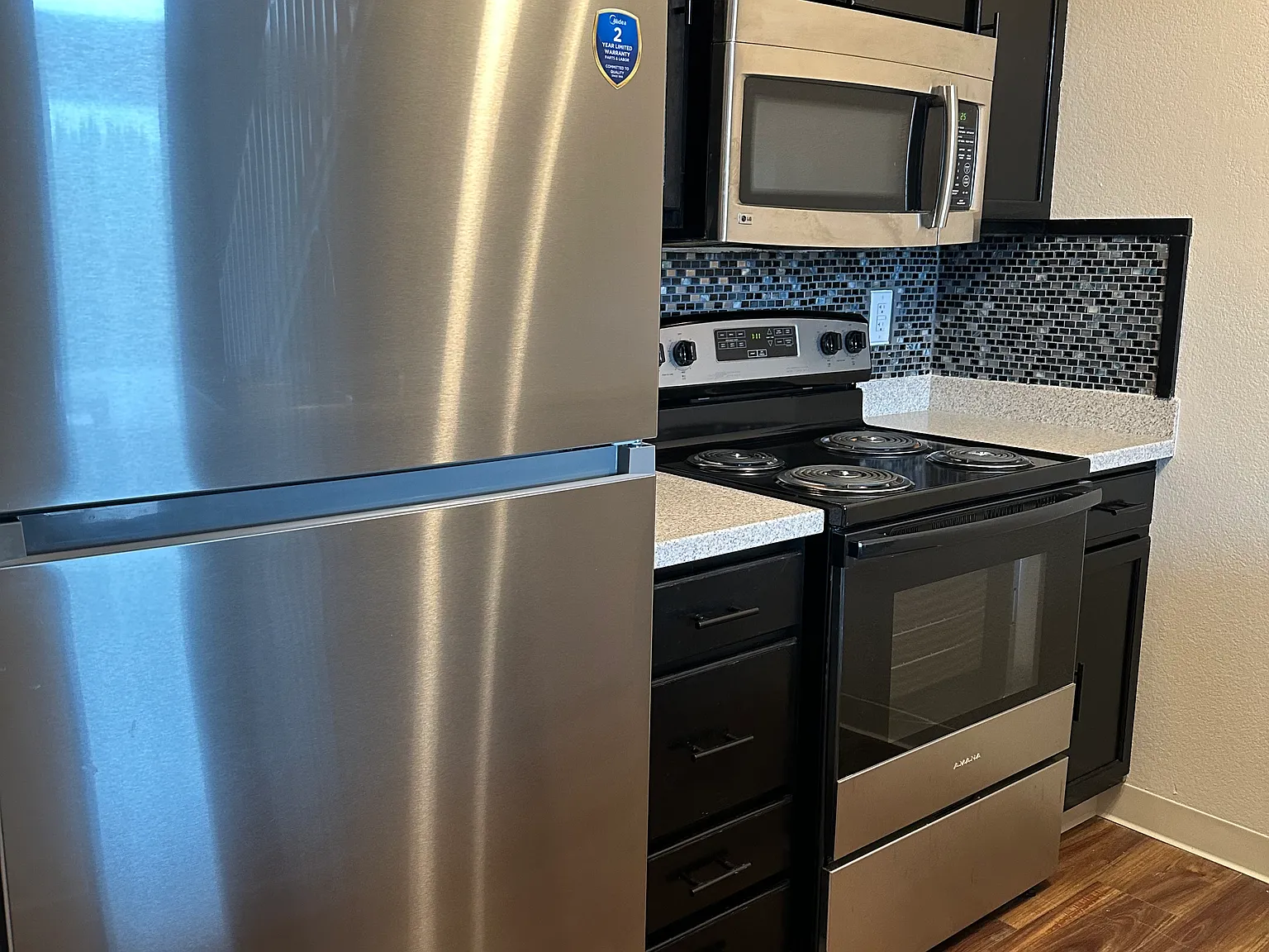 1 bed, 933 sqft, $1,895 — Photo 2