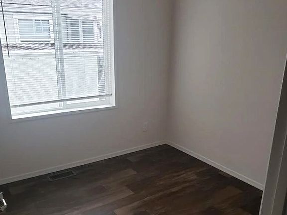 5th image of 834 Mountain Villa Dr