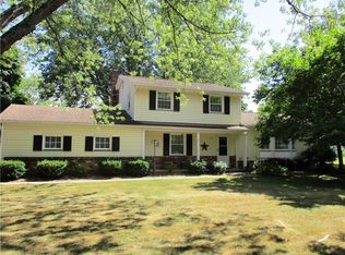 33 Southridge Dr, Rochester, NY 14626