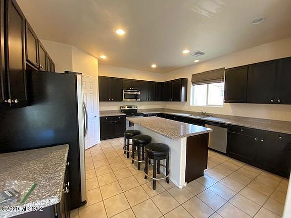 3rd image of 670 W Calle Canto Sereno