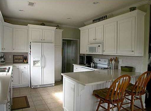4th image of 609 Berta Ct