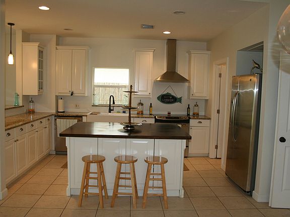 4th image of 179 Pearl Ave