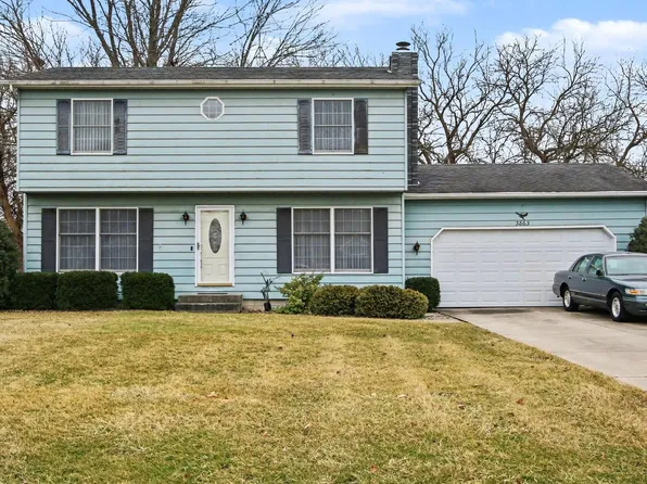 3863 Kingsway Dr, Crown Point, IN 46307