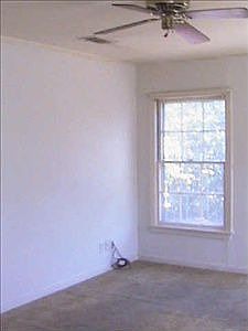 4th image of 212 W Avenue G