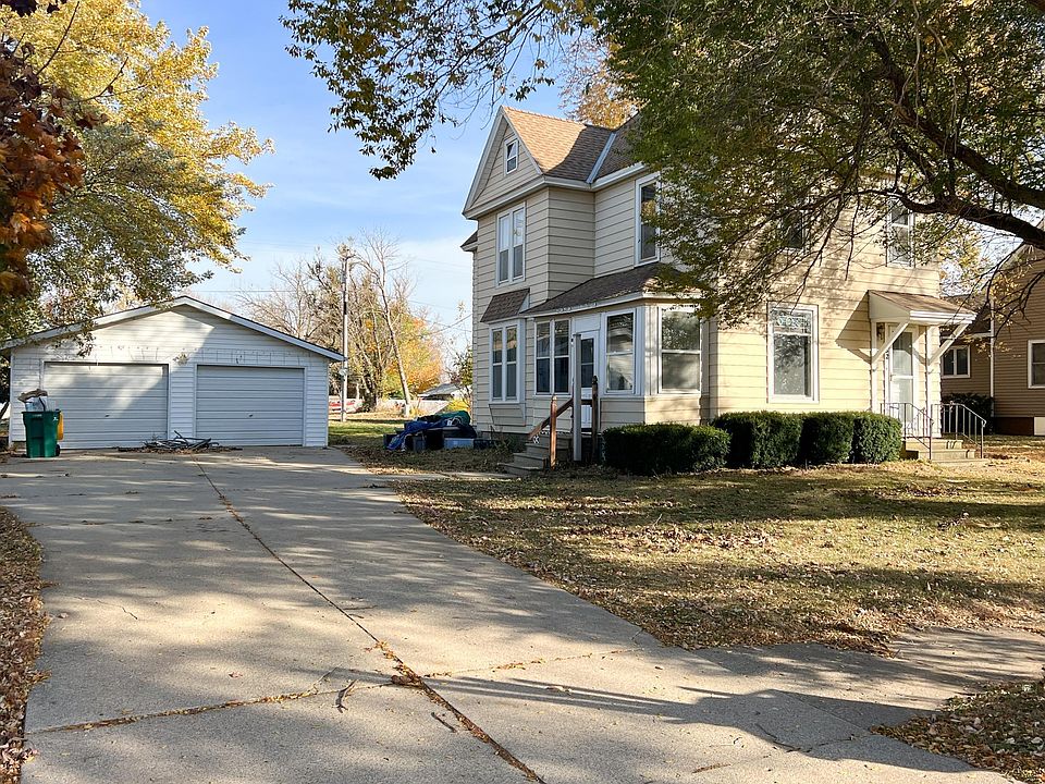 1st image of 152 Lake St E