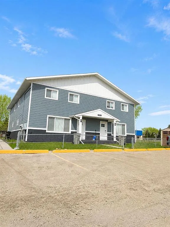 3 bed, 1.5 bath, 1407 sqft, $2,500 — Photo 1