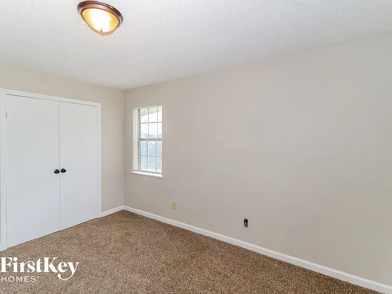 2801 Emerald St — Photo 11