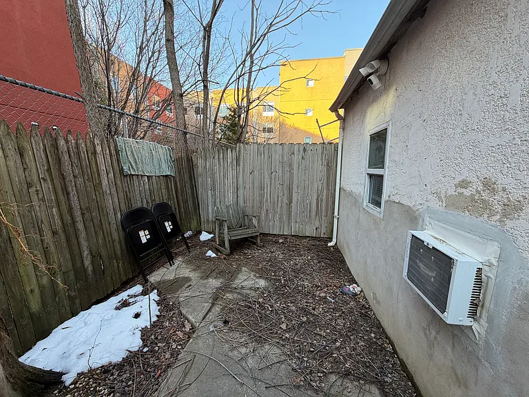 1630 N Sydenham St #1 — Photo 15