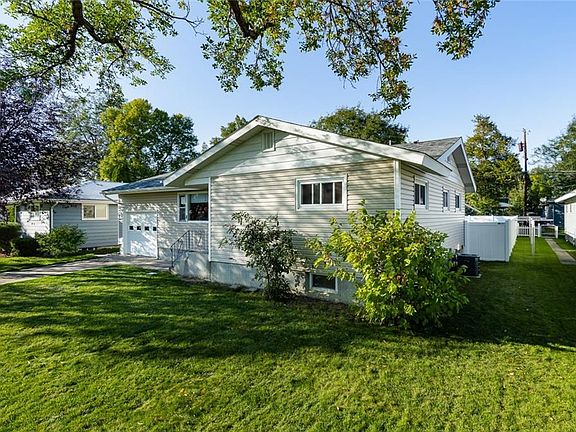 2nd image of 909 Avenue E