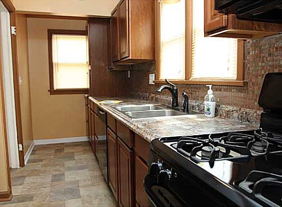 3rd image of 2115 Sheffield Pl