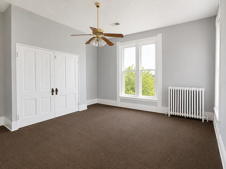 1338 College St — Photo 4