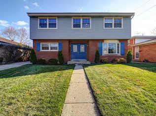 7809 E Prairie Rd, Skokie, IL 60076