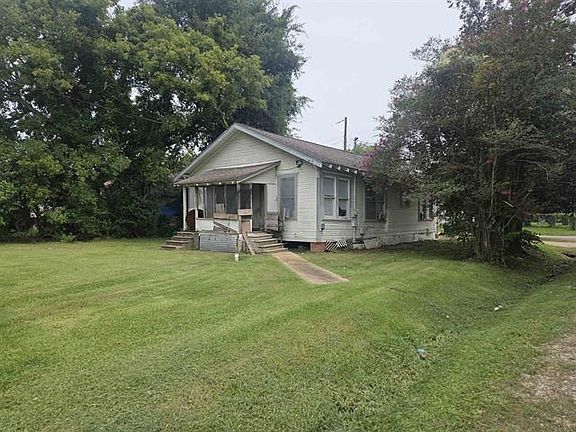 3rd image of 2105 Cable Ave