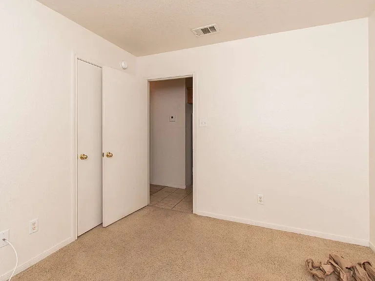 609 Bermuda #A — Photo 8