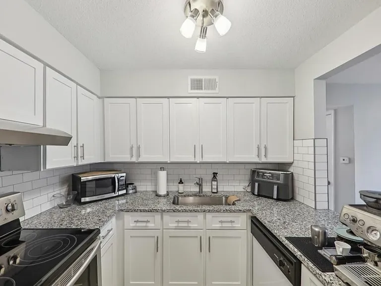 1182 Calley Dr #F — Photo 9