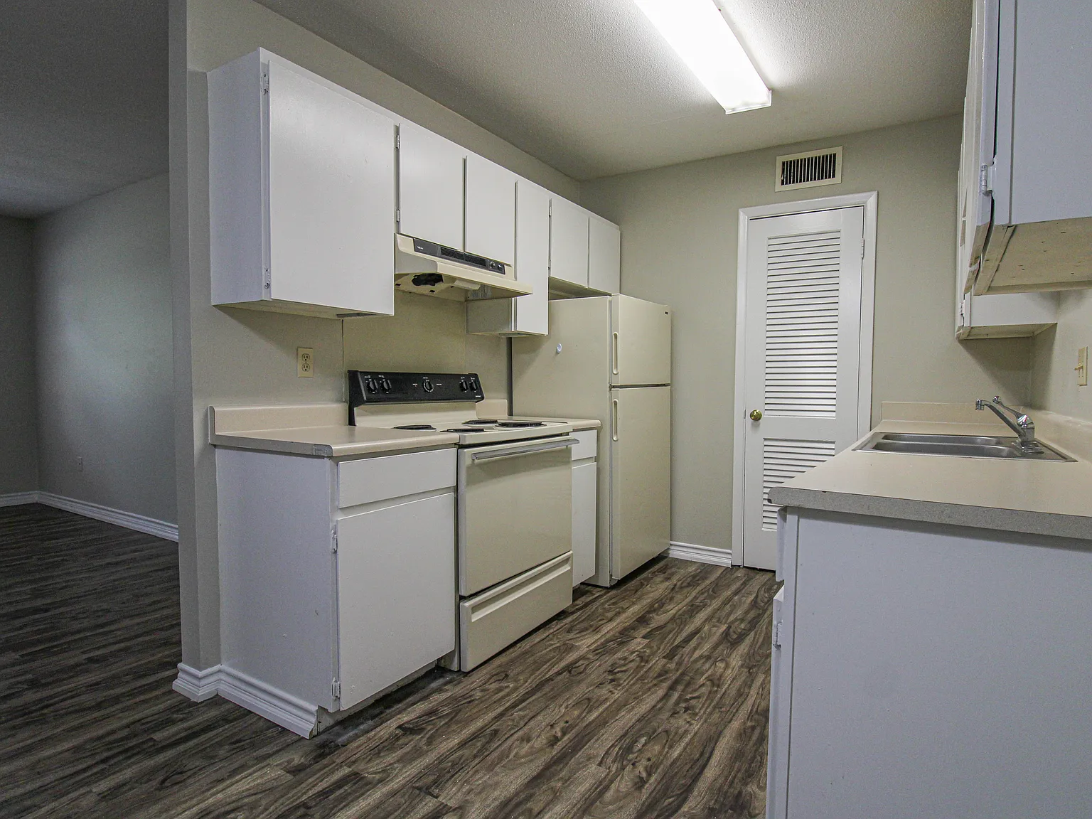 Canyon Creek Apartments — Photo 2