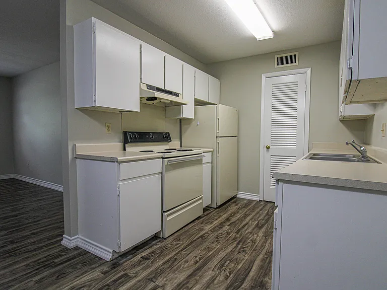 Canyon Creek Apartments — Photo 2