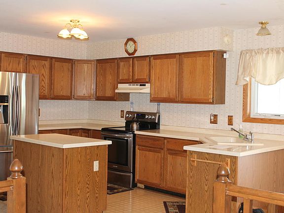 3rd image of N169W20209 Chateau Dr