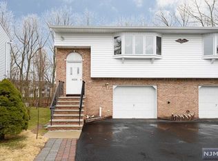 12 Chopek Ln, Waldwick, NJ 07463