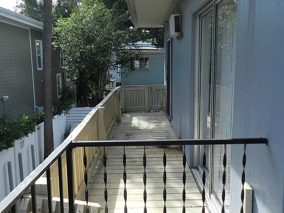 3rd image of 1023 Locust St NE #25