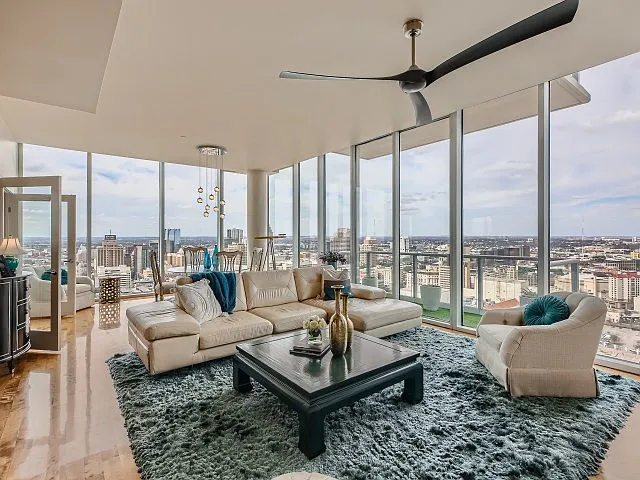 Building Photo - 610 E Market St #2702