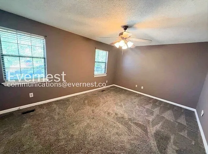 2543 Hampstead Dr — Photo 9
