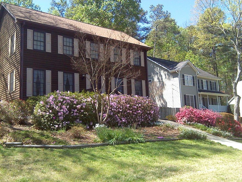 2nd image of 2500 Alpine Way