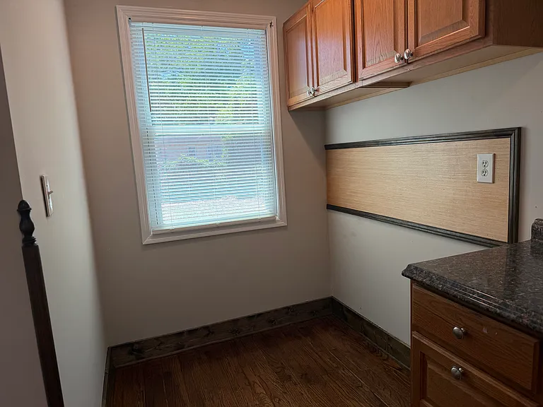 EAT-IN KITCHEN AREA