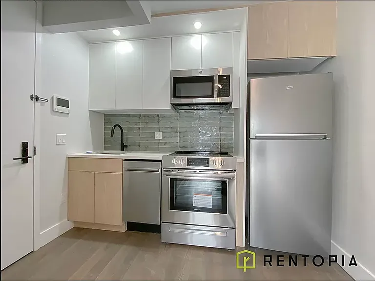 173 Conselyea St #4A — Photo 7