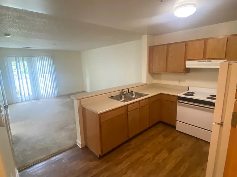 Ridgewood Place Senior Apartment — Photo 30