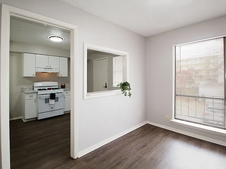U of M Area - Southernwood Apartments — Photo 18