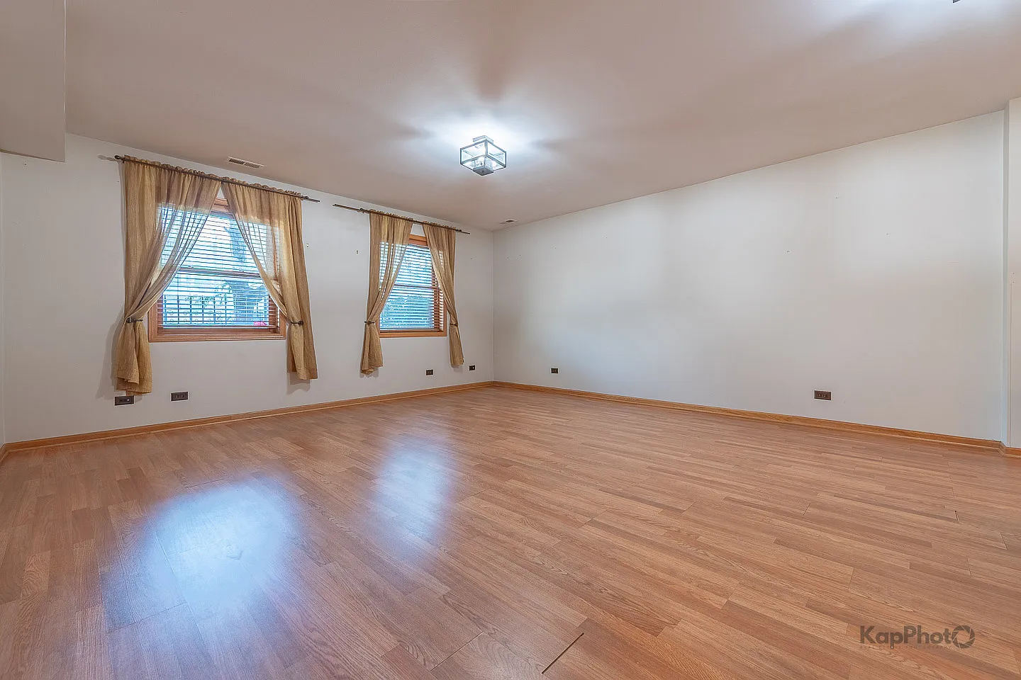 2 bed, 1084 sqft, $2,300 — Photo 4